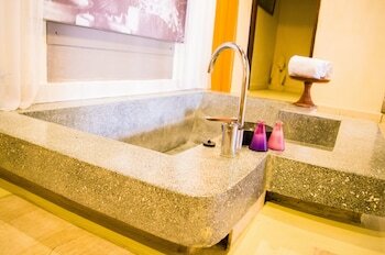 The Mansion Resort Hotel & Spa