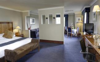 Hotel Moat House