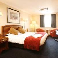 Hotel Moat House