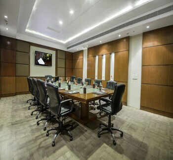 Hotel Sarovar Portico