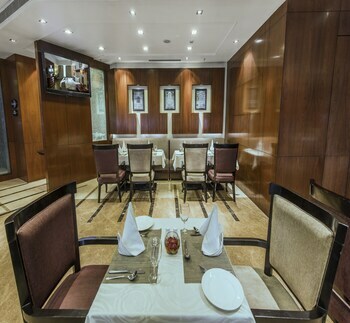 Hotel Sarovar Portico