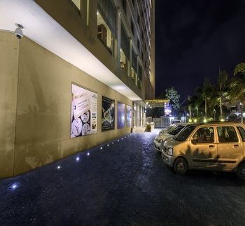 Hotel Sarovar Portico