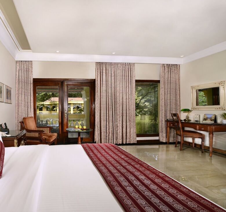 Hotel Mayfair Lagoon