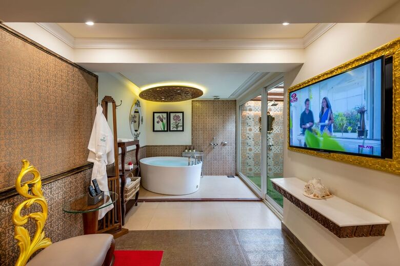 Hotel Mayfair Lagoon