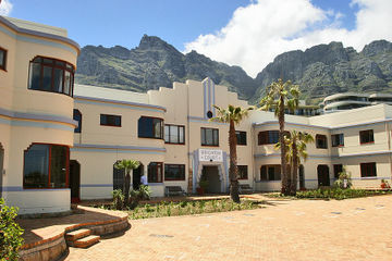Hotel Camps Bay Resort