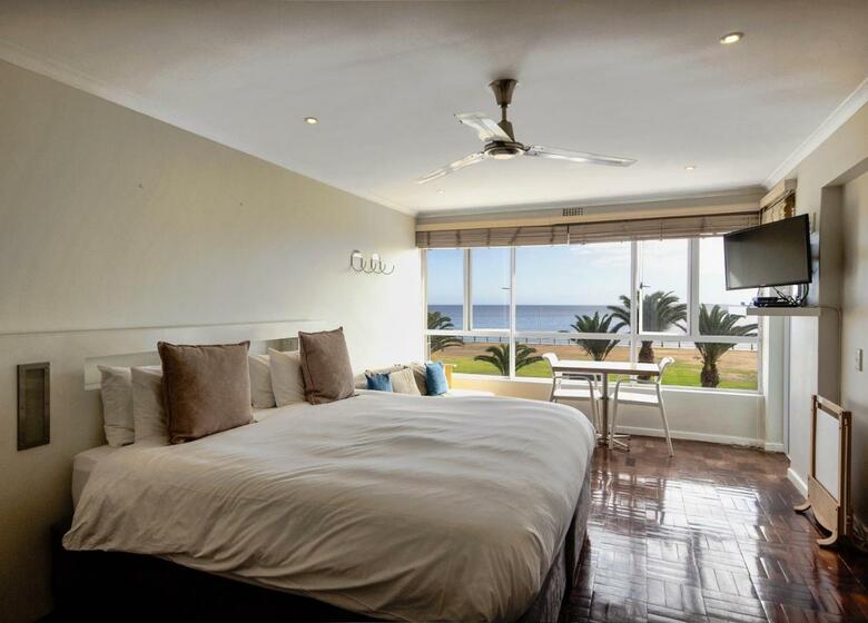 Hotel Mouille Point Village