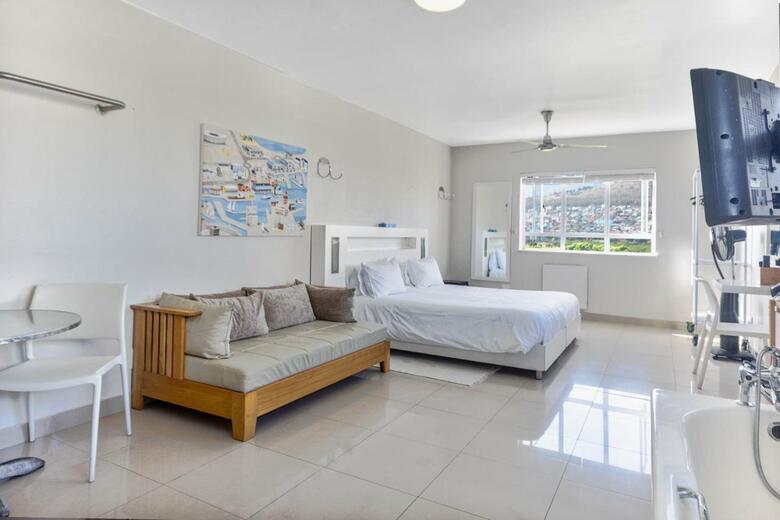 Hotel Mouille Point Village