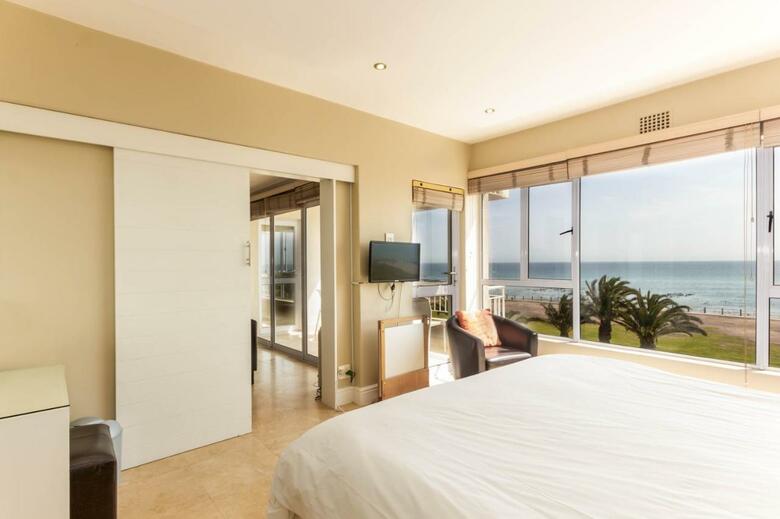Hotel Mouille Point Village