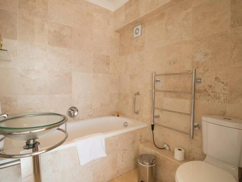 Hotel Mouille Point Village