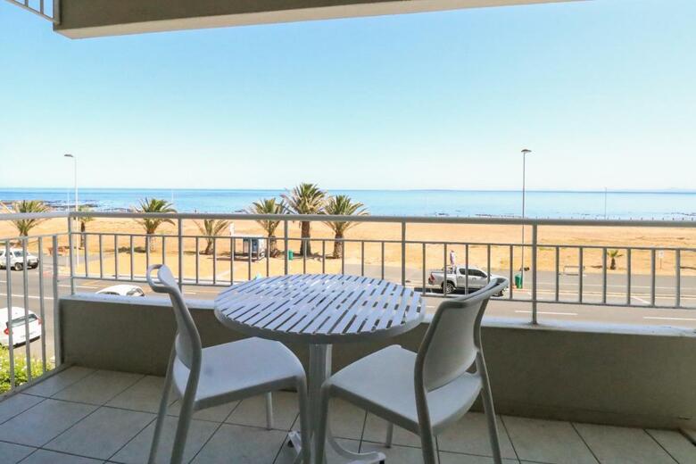 Hotel Mouille Point Village