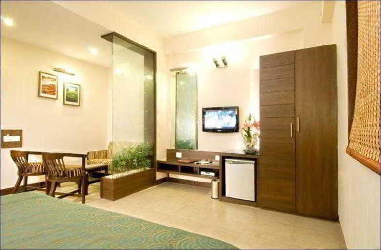 Hotel Crystal Inn