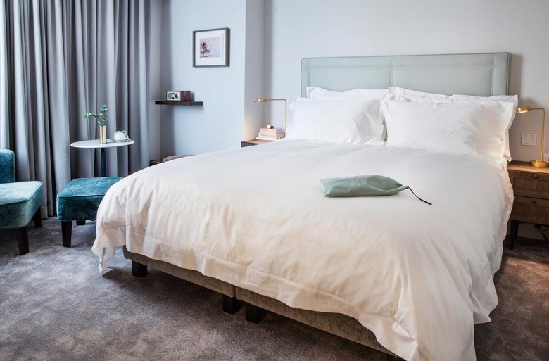 Hotel Pillows Anna Van Den Vondel