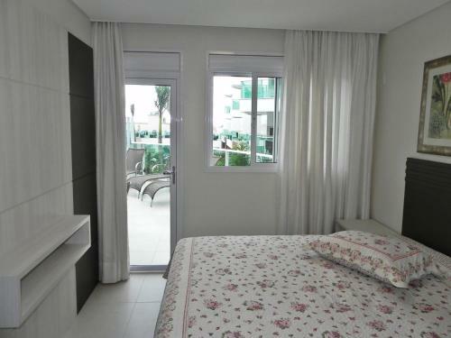 Apartamento 1 Suite + 2 Demi-su�tes Com Banheira Na Varanda