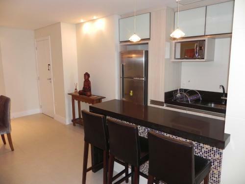 Apartamento 1 Suite + 2 Demi-su�tes Com Banheira Na Varanda