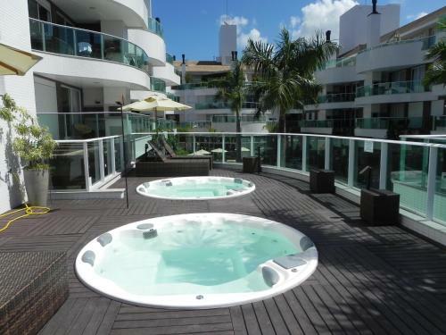Apartamento 1 Suite + 2 Demi-su�tes Com Banheira Na Varanda