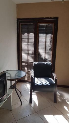 Apartamento Flat Ferradura, Pr�ximo A Rua Das Pedras!
