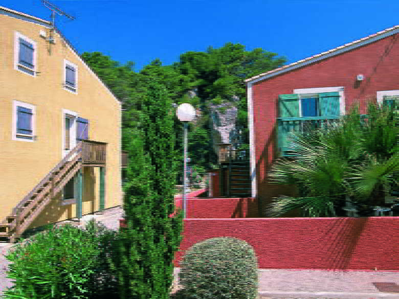 Residencia Eden Roc(.)