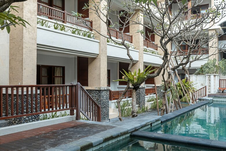 Fourteen Roses Beach Hotel
