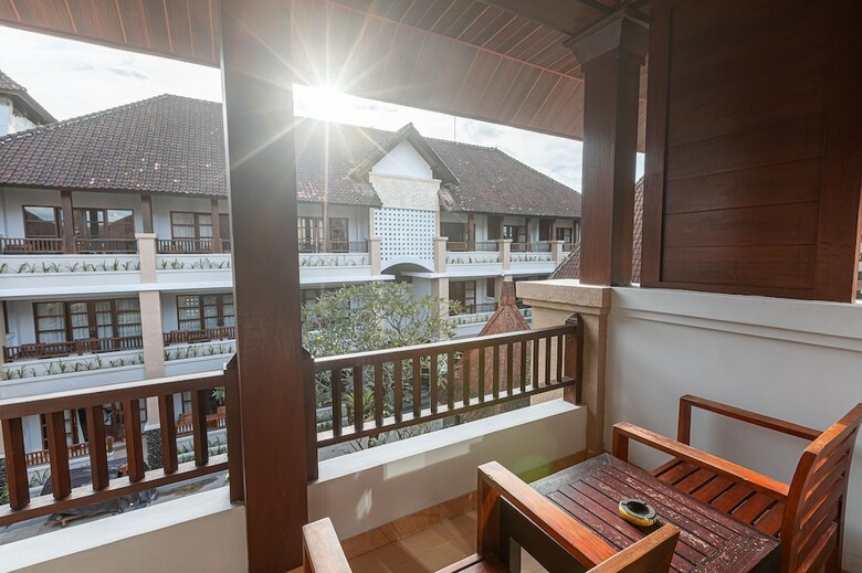 Fourteen Roses Beach Hotel