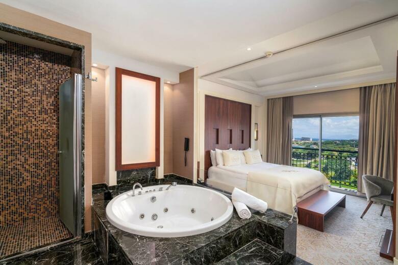 Hotel Cratos Premium