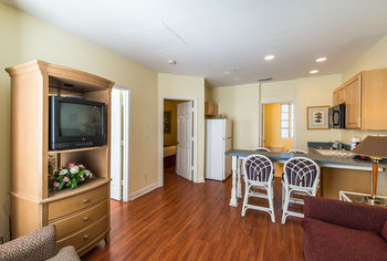 Hotel Lighthouse Resort Inn & Suites