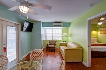 Hotel Lighthouse Resort Inn & Suites