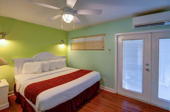 Hotel Lighthouse Resort Inn & Suites