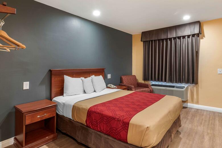 Hotel Econo Lodge Near Home Depot Center