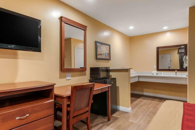 Hotel Econo Lodge Near Home Depot Center