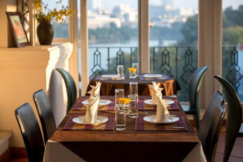 Golden Lake Hotel