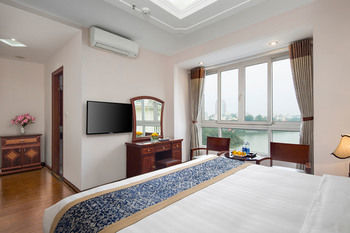 Golden Lake Hotel
