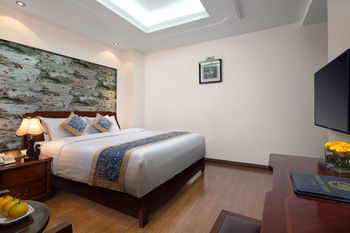 Golden Lake Hotel