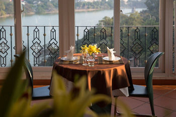 Golden Lake Hotel