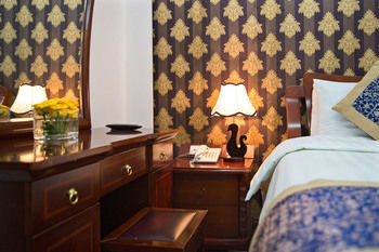 Golden Lake Hotel