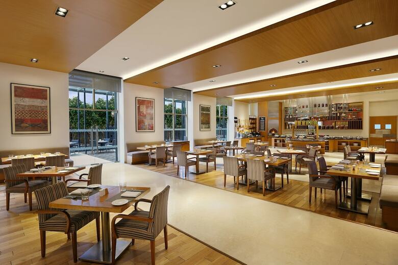 Four Points By Sheraton Hotel And Serviced Apt