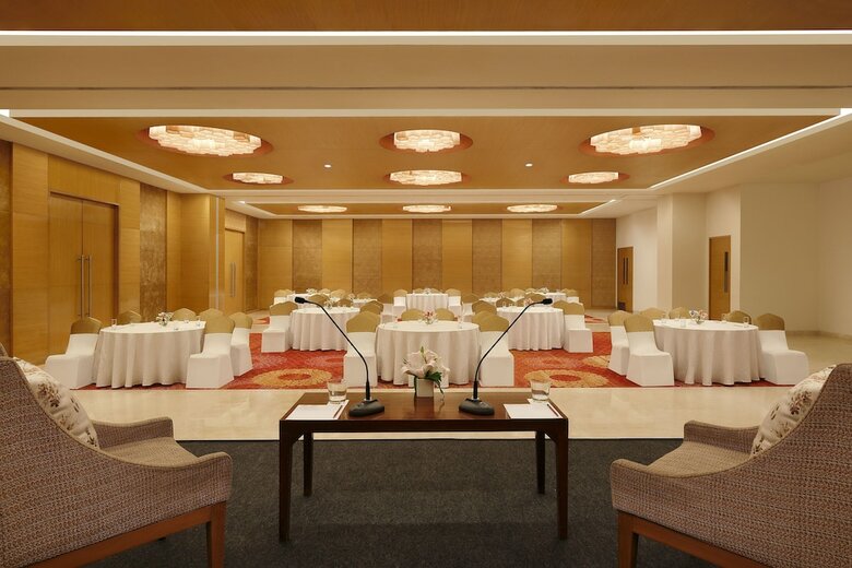Four Points By Sheraton Hotel And Serviced Apt