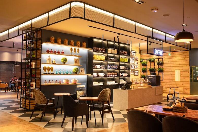 Four Points By Sheraton Hotel And Serviced Apt