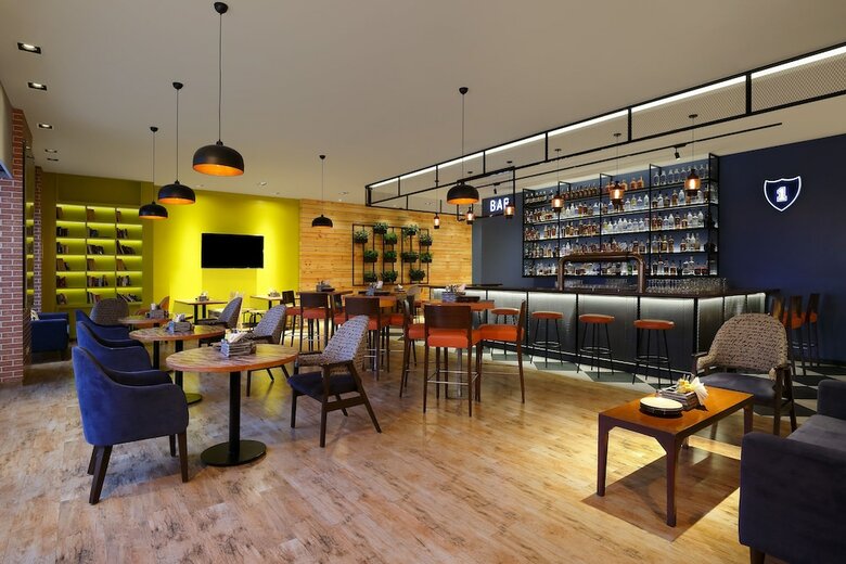 Four Points By Sheraton Hotel And Serviced Apt