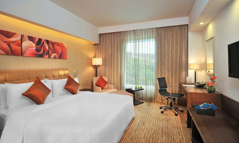 Four Points By Sheraton Hotel And Serviced Apt