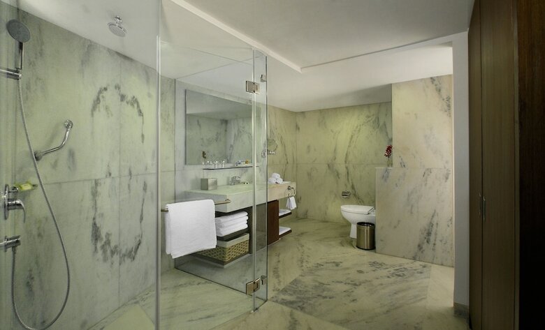 Four Points By Sheraton Hotel And Serviced Apt