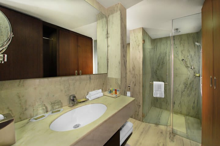 Four Points By Sheraton Hotel And Serviced Apt