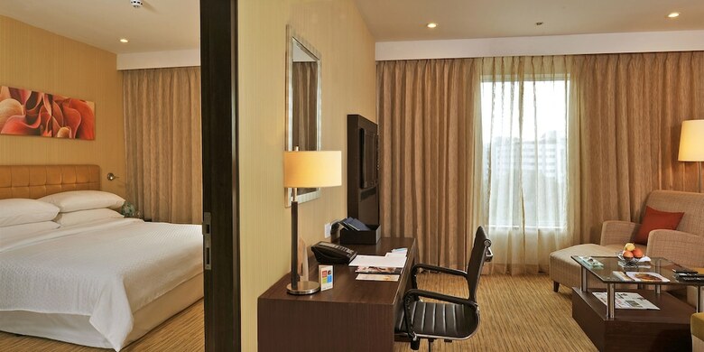 Four Points By Sheraton Hotel And Serviced Apt