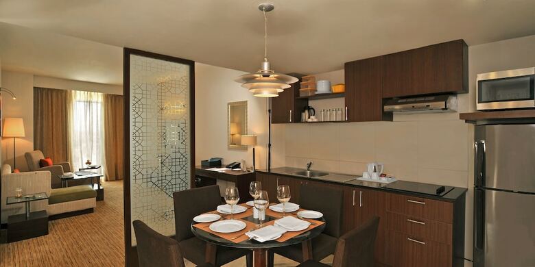Four Points By Sheraton Hotel And Serviced Apt