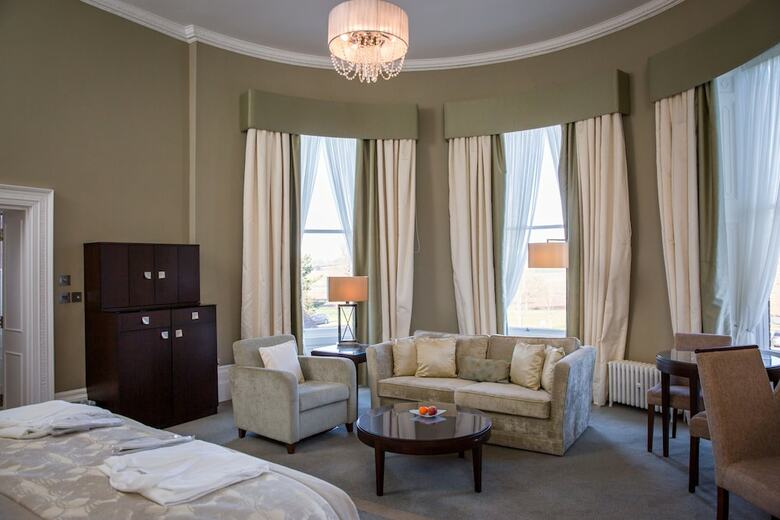 Hotel Oakley Hall