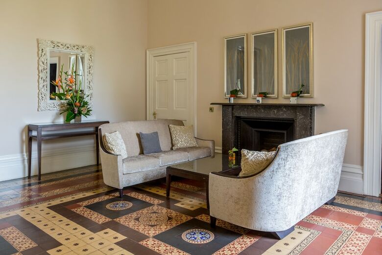Hotel Oakley Hall