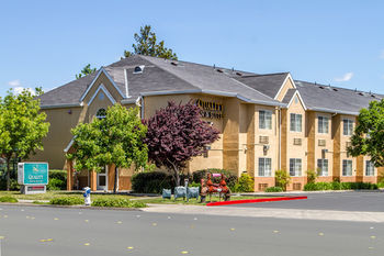 Hotel Quality Inn & Suites