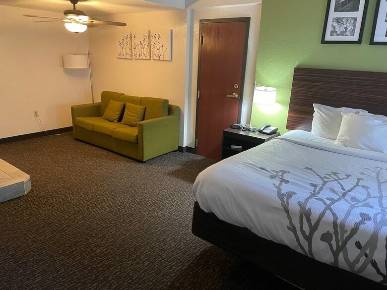 Hotel Sleep Inn & Suites