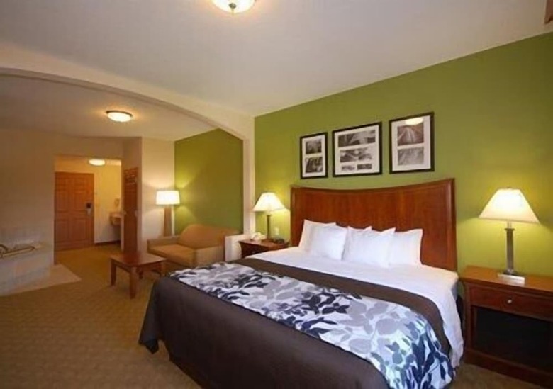 Hotel Sleep Inn & Suites