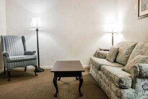 Hotel Econo Lodge & Suites