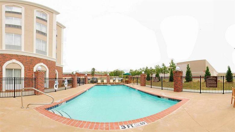 Hotel Comfort Suites Airport